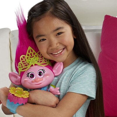 عروسک ترولز مدل Hug Time Poppy کد B6568